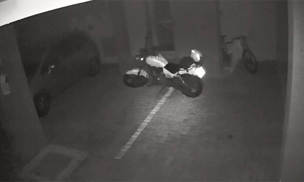 34b605ff moto fantasma4 Easy Resize.com