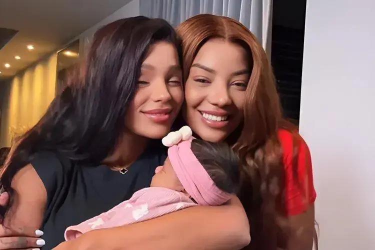 Brunna Gonçalves e Ludmilla celebram os 2 meses da filha Zuri