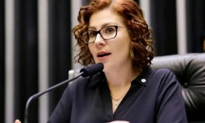 Carla Zambelli planeja carreira política na Itália como alternativa no Brasil