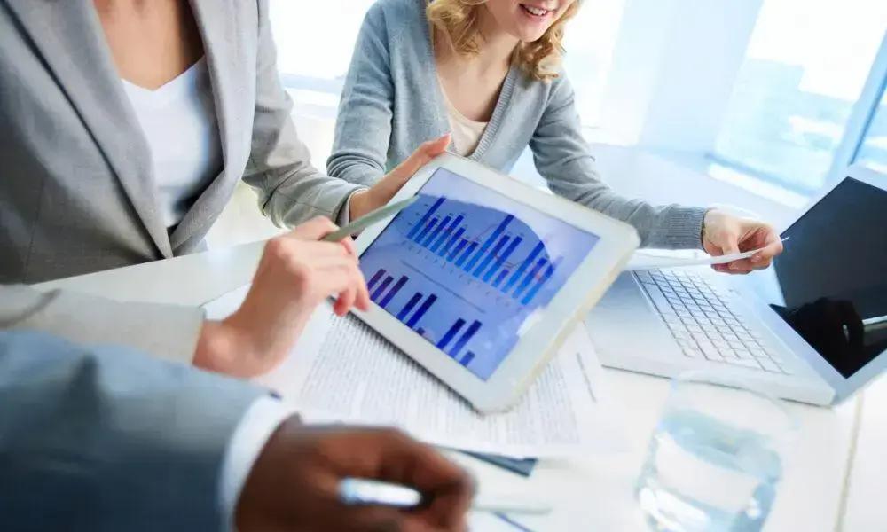 Como a taxa de desconto impacta a valoração das empresas brasileiras