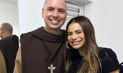 Lexa se despede da filha e doa roupas personalizadas da pequena Sofia