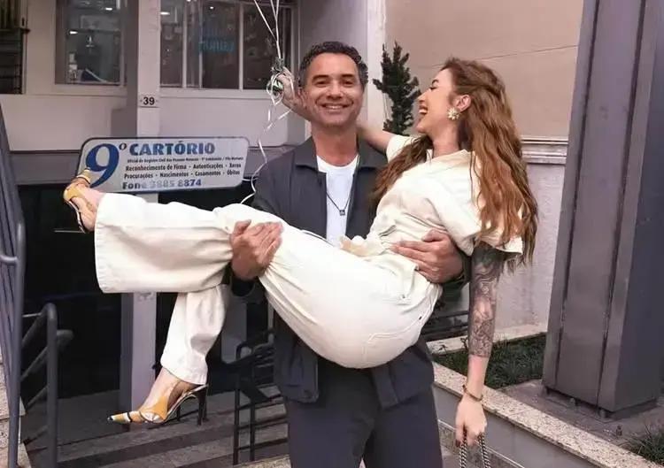 Marco Luque e Jéssica Correia celebram casamento com amigos queridos