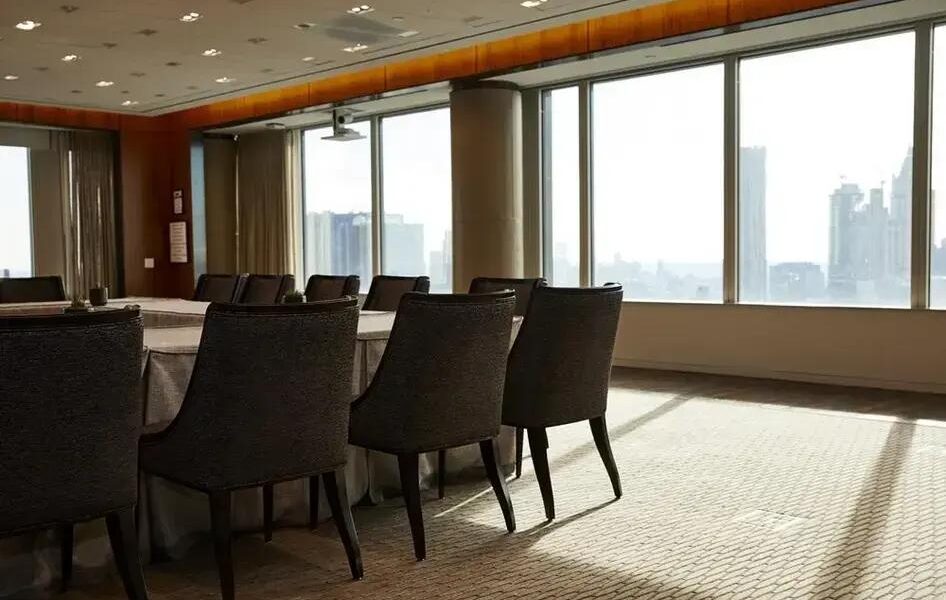 Bancos da América do Norte intensificam retorno ao escritório em comparação à Europa
