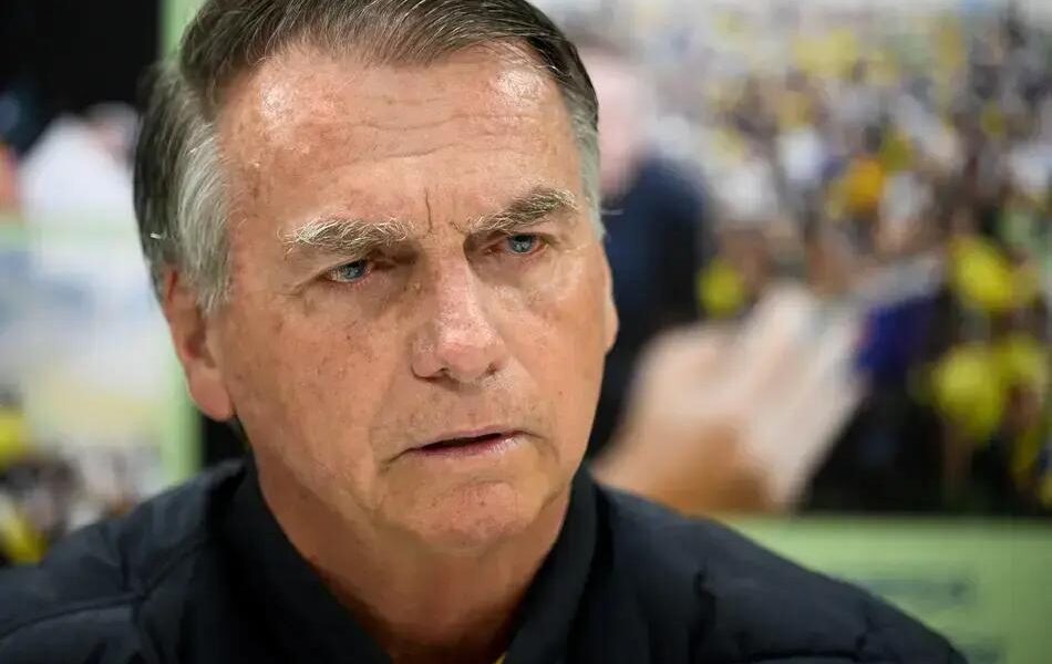 Bolsonaro nega acusações e pede absolvição em processo no STF