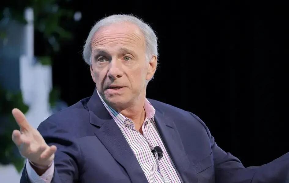 Bridgewater muda estratégia e zera ações na China, ampliando big techs