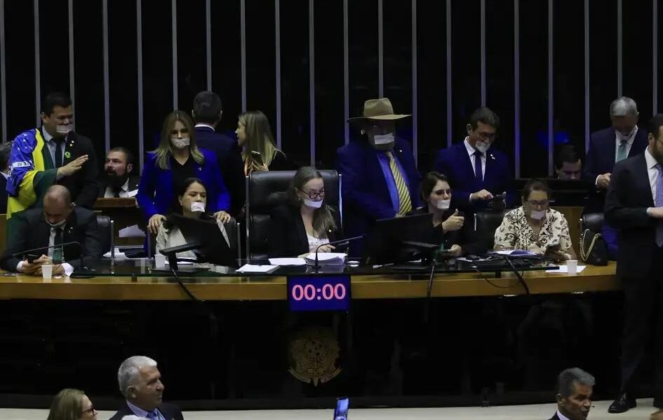 Câmara aprova projeto que pune obstrução das atividades legislativas