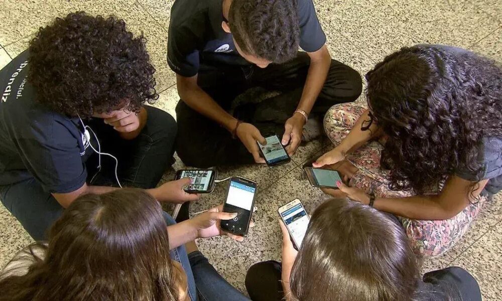 Câmara dos Deputados deve votar projeto de lei para proteger crianças na internet
