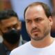Carlos Bolsonaro critica governadores da direita: um recado urgente
