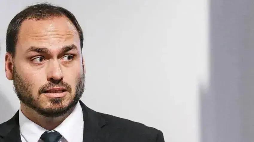 Carlos Bolsonaro critica Moraes e compara Brasil a Venezuela em post