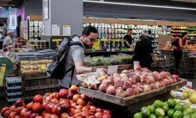 Confiança do consumidor dos EUA cai com aumento nas expectativas de inflação