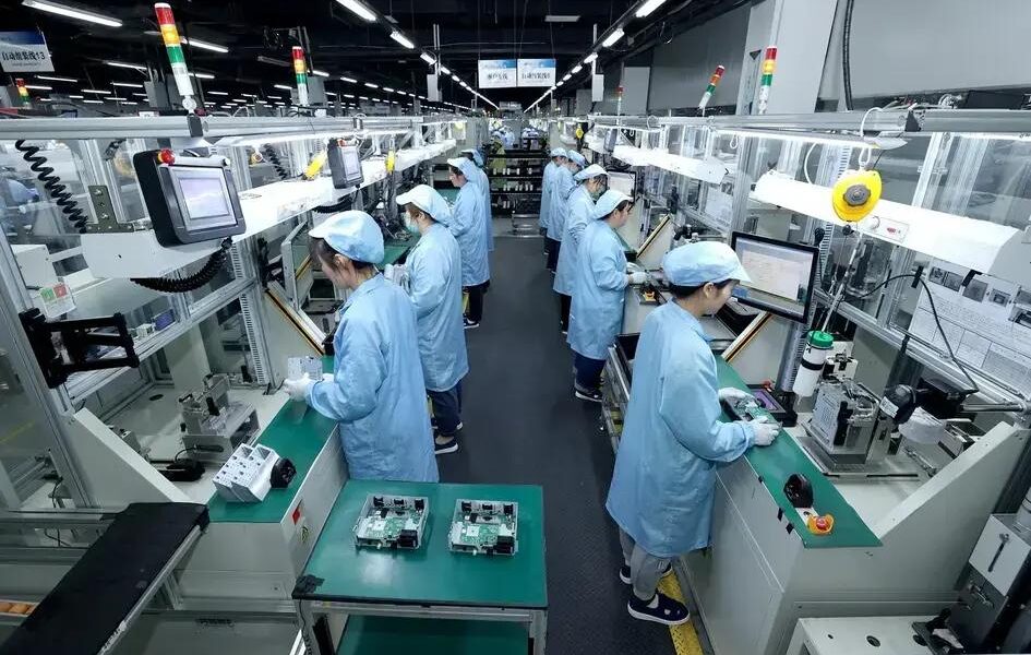 Desaceleração da produção industrial e vendas no varejo na China