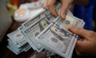 Dólar recua com encontro entre Trump e Putin e dados econômicos do dia