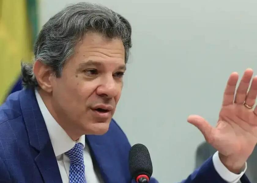 Haddad critica governos anteriores por isenções do Imposto de Renda