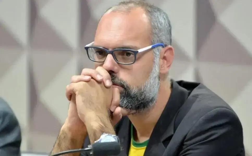 Polícia Federal indicia Allan dos Santos por crimes em investigações