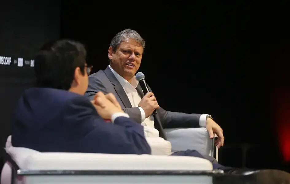 Tarcísio de Freitas propõe negociações com Trump para derrubar tarifas