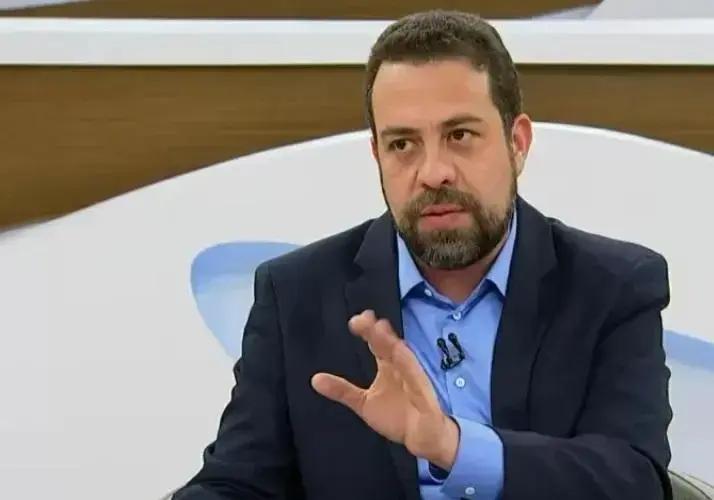 Guilherme Boulos toma posse e inicia jornada pelo Brasil