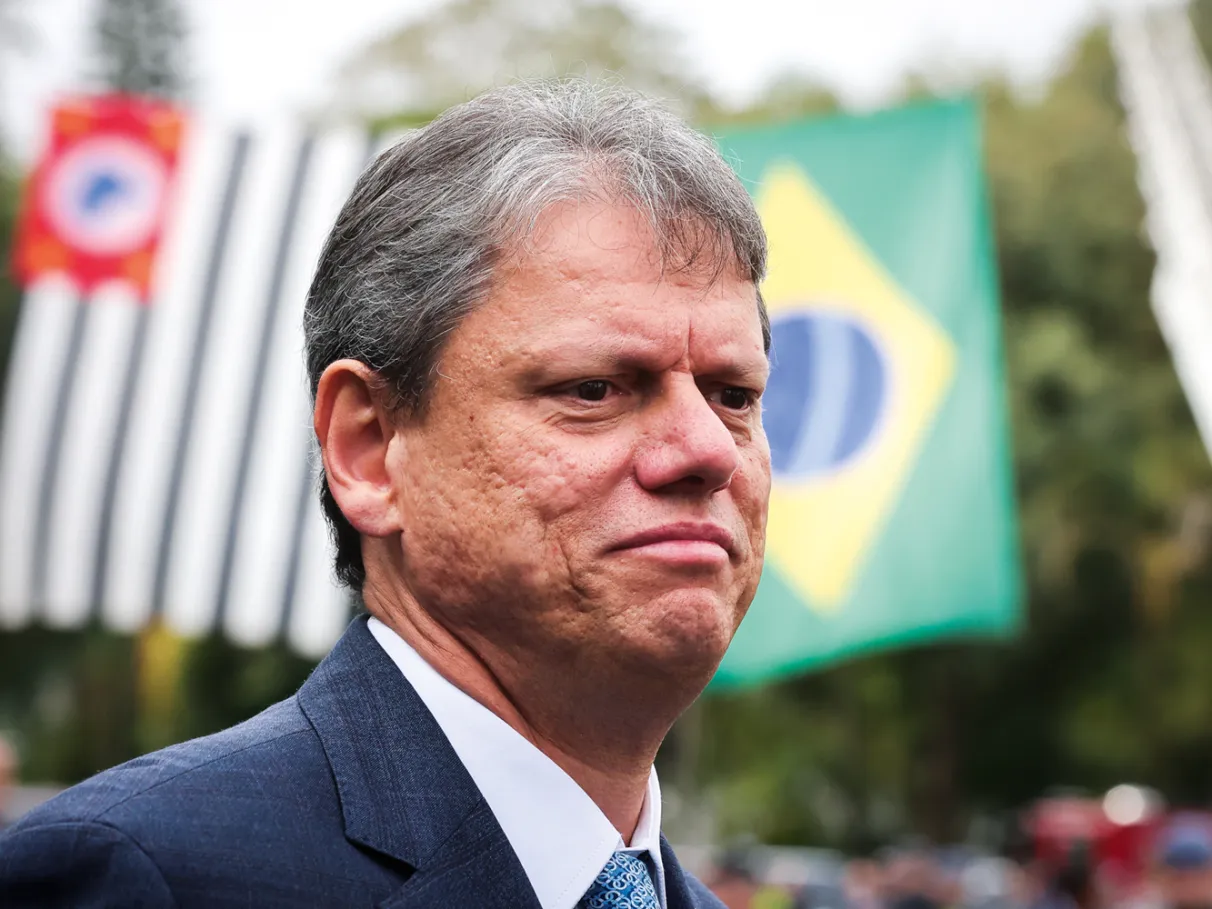 Enfim, Tarcísio rompe o silêncio