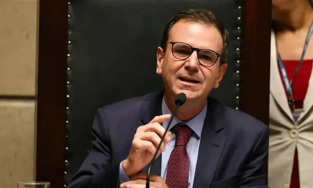 Eduardo Paes admite falha na fiscalização de quiosques nas praias cariocas