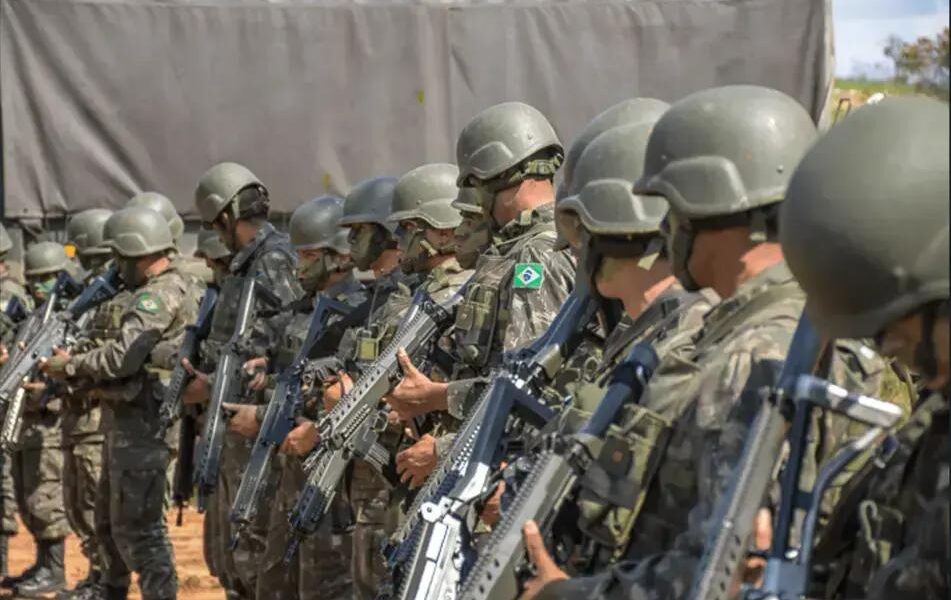 Exército do Brasil alerta sobre situação em Caracas e reforça fronteira