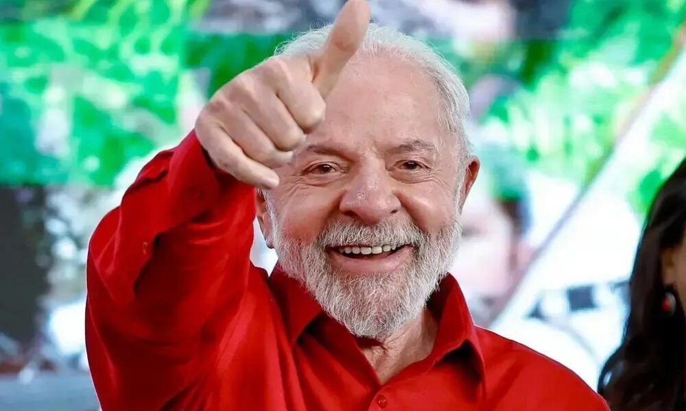 Lula anuncia menor desemprego histórico e aumento da renda da população