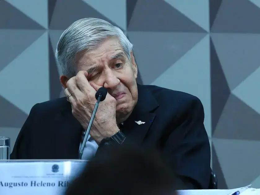 Moraes autoriza notificação de Augusto Heleno sobre apuração ética