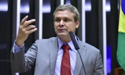 PT aciona AGU contra Flávio Bolsonaro após manipulação de discurso de Lula