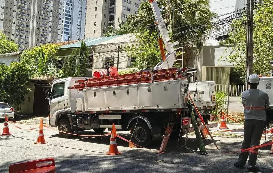 São Paulo registra falta de energia para mais de 120 mil imóveis em dia de chuva