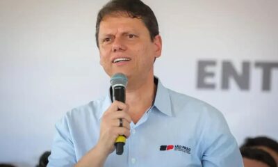 Tarcísio de Freitas comemora captura de Maduro e critica conivência política