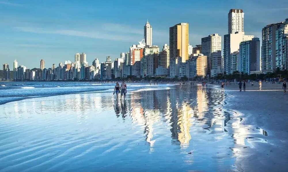 Brasil deve receber 10 milhões de turistas em 2026 impulsionados pelo Carnaval