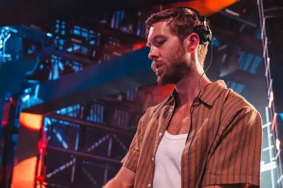 Calvin Harris se apresenta em bloco durante o Carnaval 2026 em SP