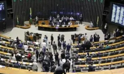 Câmara dos Deputados analisa projeto para liberar spray de pimenta a mulheres
