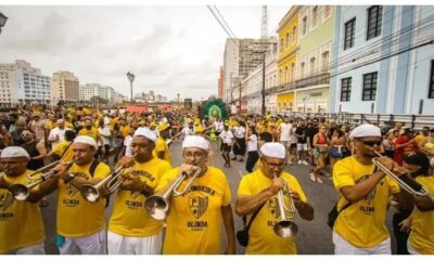 Camisa do filme impulsiona vendas do bloco Pitombeira dos Quatro Cantos em Olinda