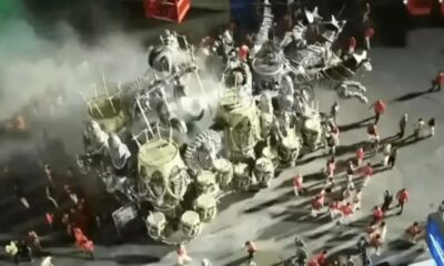 Carro alegórico da União de Maricá pega fogo no Carnaval 2026