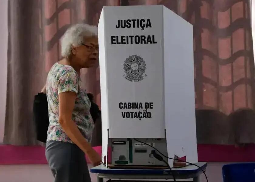 Confiança nas urnas eletrônicas: pesquisa mostra divisão entre brasileiros