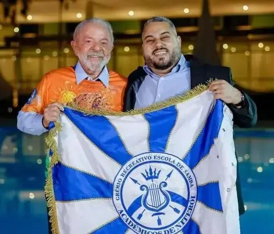 Desfile do Carnaval em homenagem a Lula gera discussões políticas