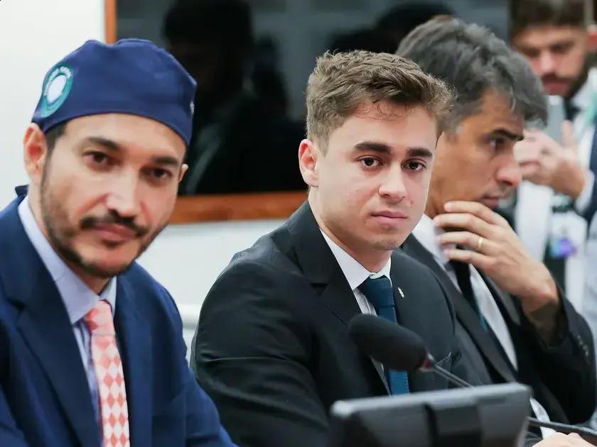 Nikolas Ferreira rebate críticas sobre Flávio Bolsonaro: apoio inabalável