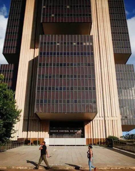 PT critica BC e pede revisão da meta de inflação em nova resolução