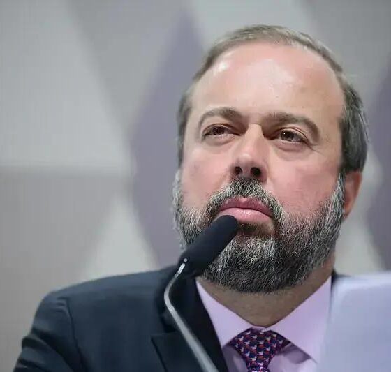 Silveira anuncia correção de preços-teto para leilão de energia em março