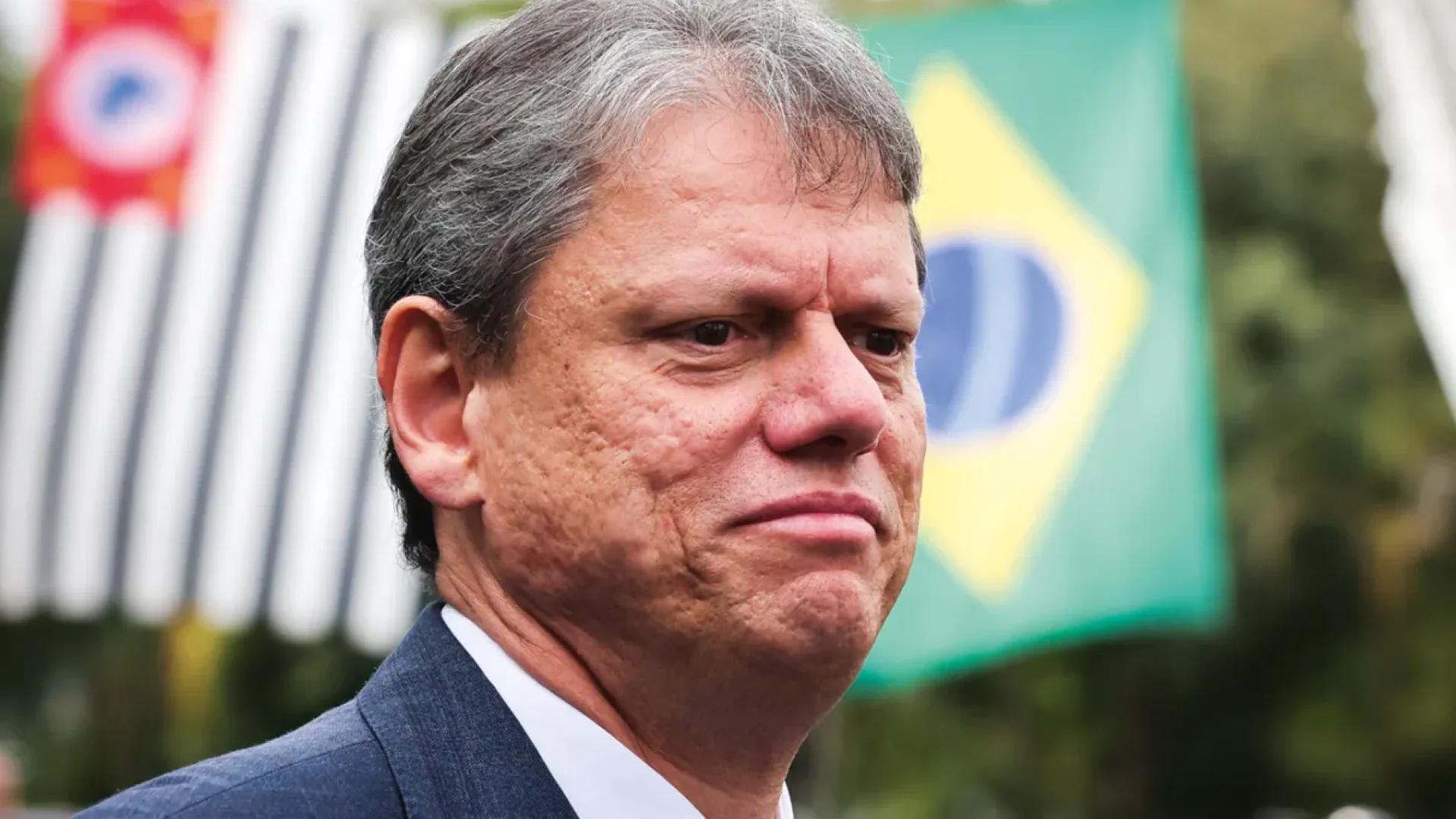 Enfim, Tarcísio rompe o silêncio